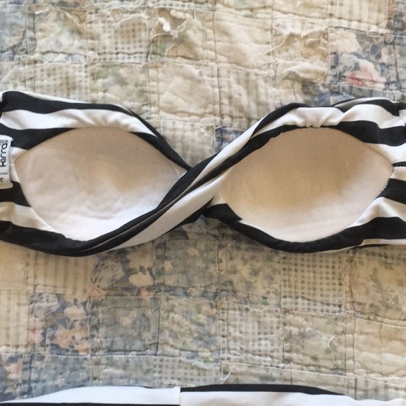 Stripes bikini!🖤 - Picture 3 of 5